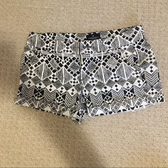 American Eagle Patterned Midi White Shorts - Picture 1 of 3